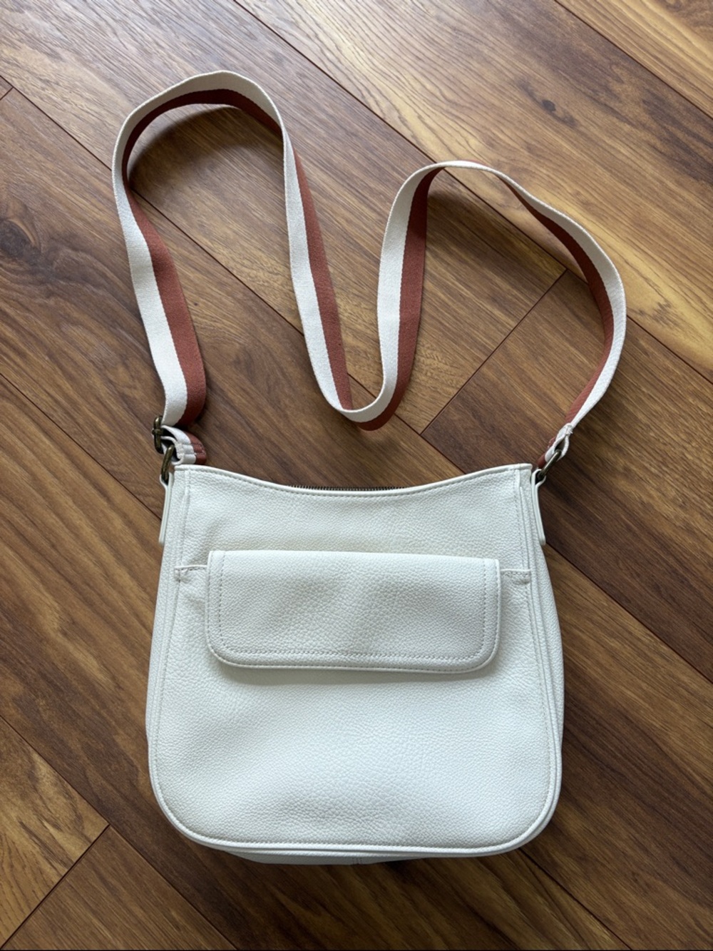 Sonoma Women’s Cream Crossbody Shoulder Bag with Contrasting Strap